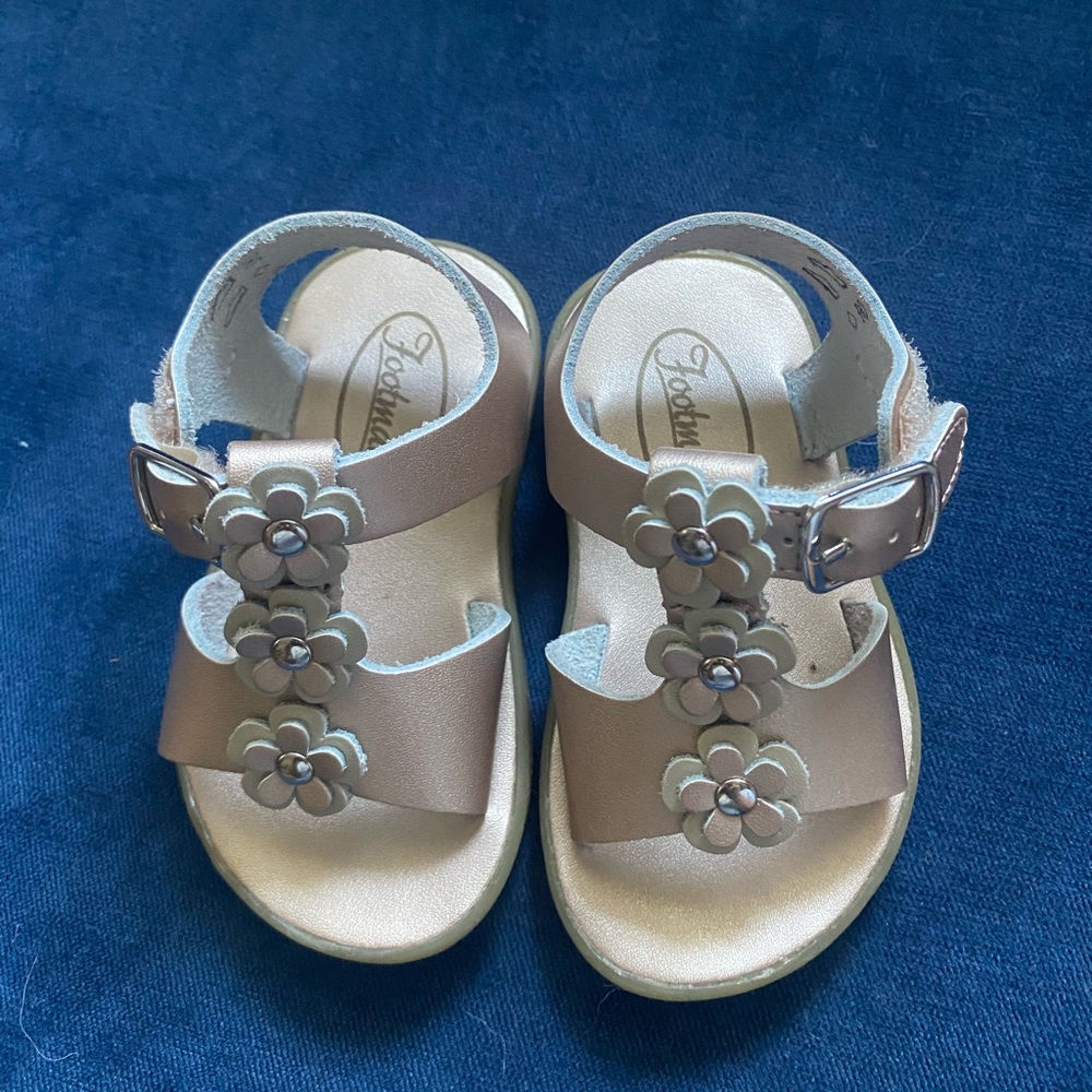 Footmates Eco-Jasmine Soft Gold Size 4